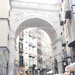 Piacevole Appartamento Chiaia